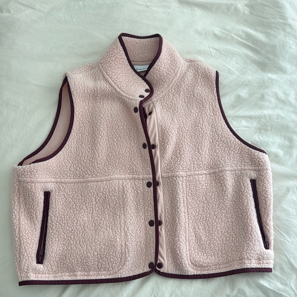 Aritzia Light Pink Bigfoot Polar Snowball Vest XL